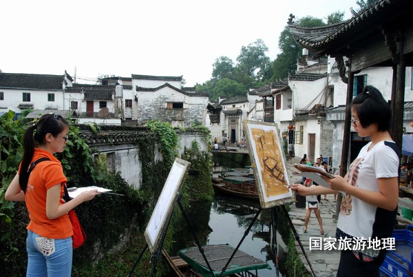 　　9月13日，座落在婺源縣秋口鎮(zhèn)李坑村“小橋、流水、人家”創(chuàng)作寫生基地的李坑章文灑店農(nóng)家樂(lè)。